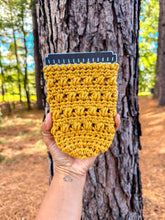 Load image into Gallery viewer, Minimalist Cozy - Mustard